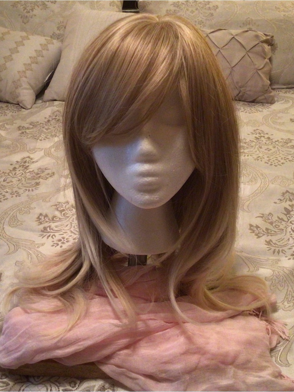Blonde Ombré 16 in long Layered Wig